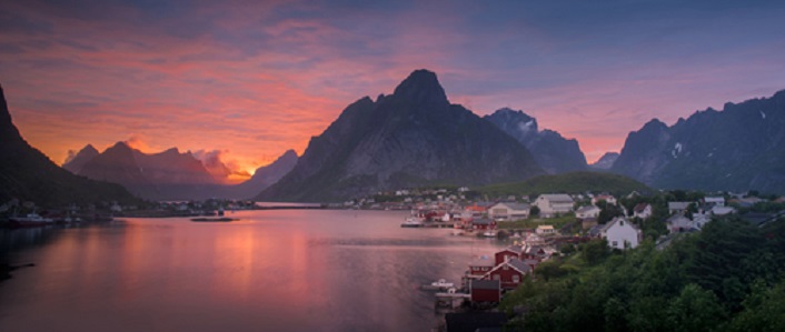 Land der Mitternachtsonne und Fjorde